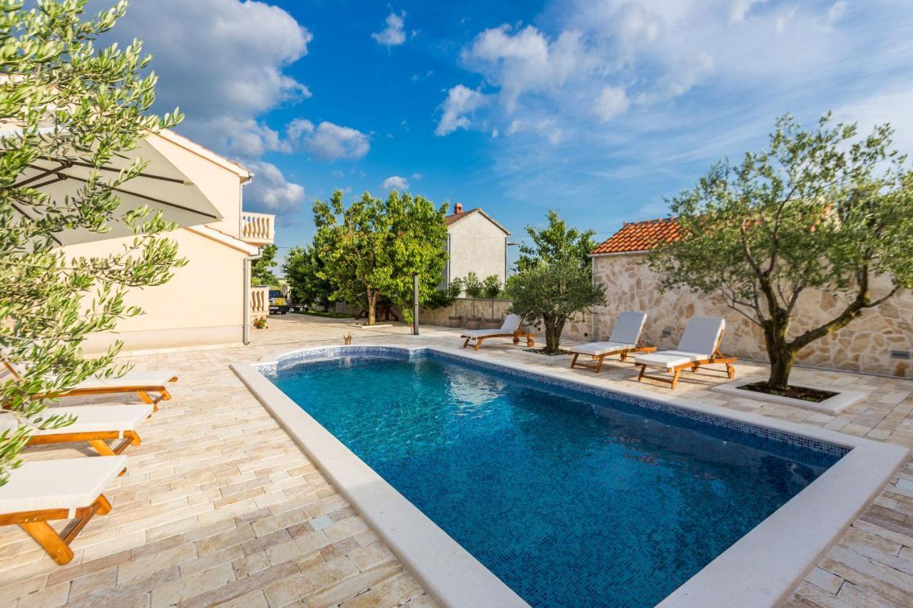 Villa Tina With Swimming Pool, Tennis Court, Games Room, Sauna, Gym, Bbq Policnik Экстерьер фото