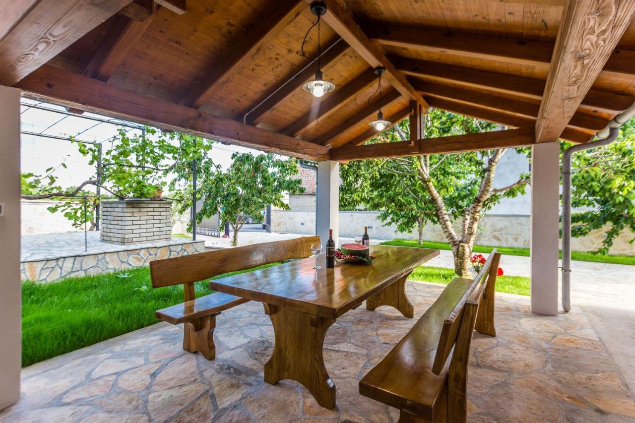 Villa Tina With Swimming Pool, Tennis Court, Games Room, Sauna, Gym, Bbq Policnik Экстерьер фото