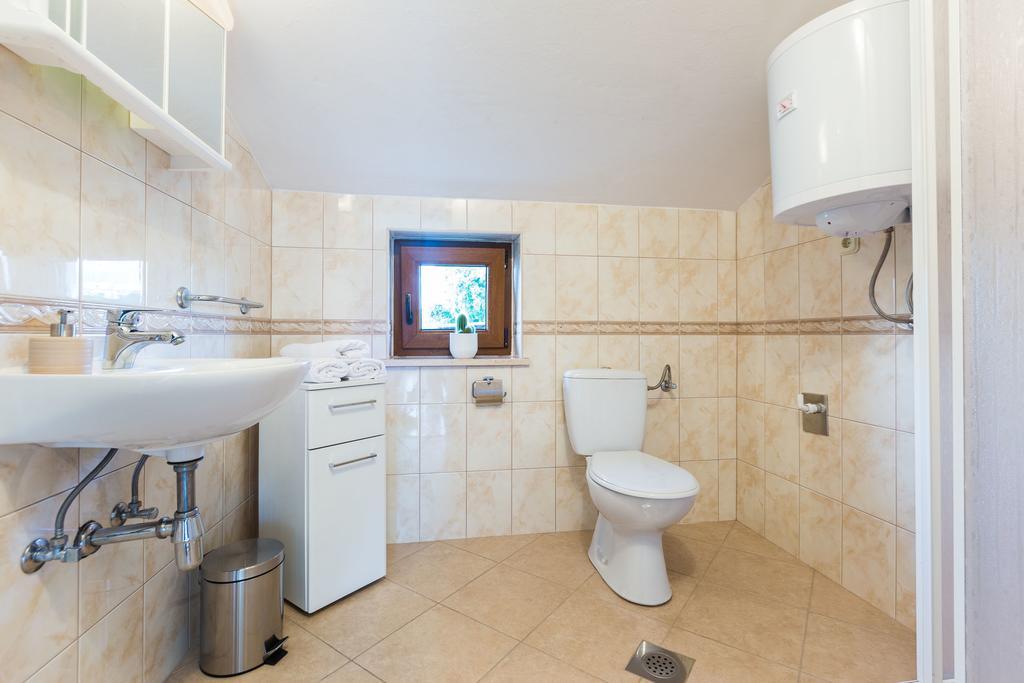 Villa Tina With Swimming Pool, Tennis Court, Games Room, Sauna, Gym, Bbq Policnik Экстерьер фото