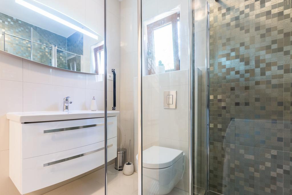 Villa Tina With Swimming Pool, Tennis Court, Games Room, Sauna, Gym, Bbq Policnik Экстерьер фото