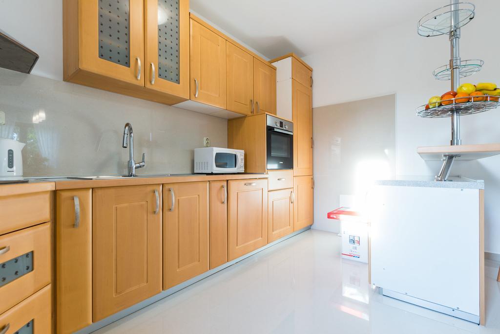 Villa Tina With Swimming Pool, Tennis Court, Games Room, Sauna, Gym, Bbq Policnik Экстерьер фото