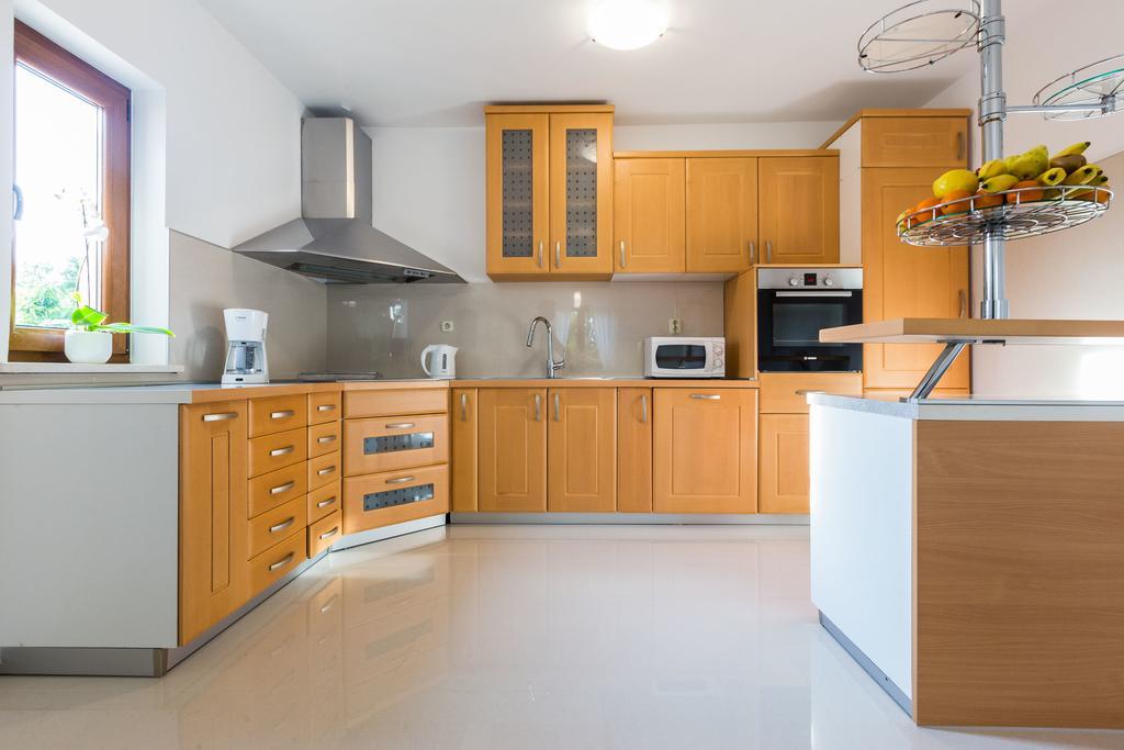 Villa Tina With Swimming Pool, Tennis Court, Games Room, Sauna, Gym, Bbq Policnik Экстерьер фото