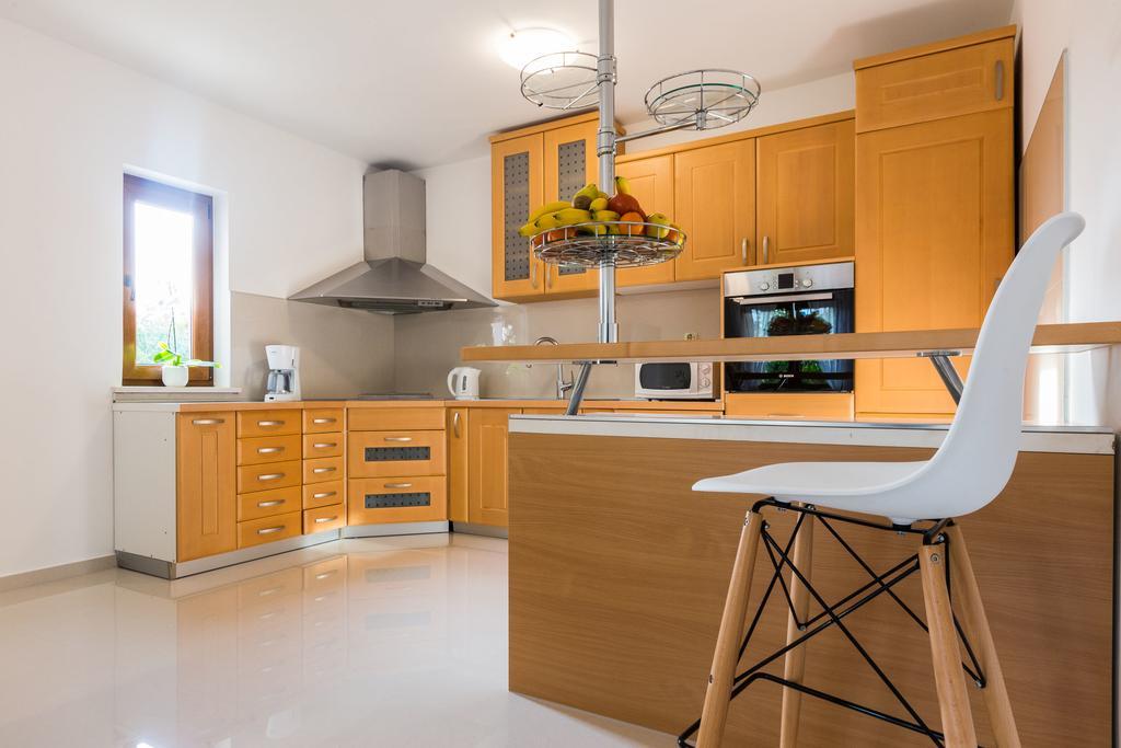 Villa Tina With Swimming Pool, Tennis Court, Games Room, Sauna, Gym, Bbq Policnik Экстерьер фото