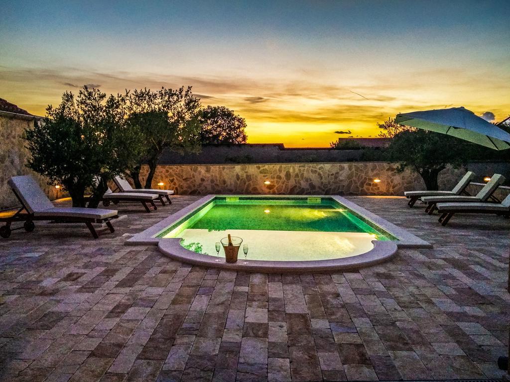 Villa Tina With Swimming Pool, Tennis Court, Games Room, Sauna, Gym, Bbq Policnik Экстерьер фото